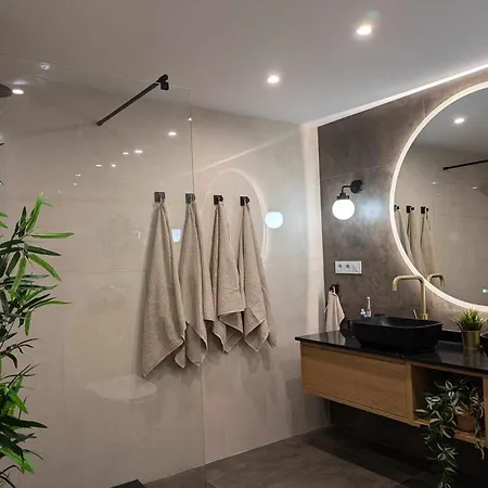 Big Sun Terrace Renovated 2-bedroom Luxury Duplex * Mogan