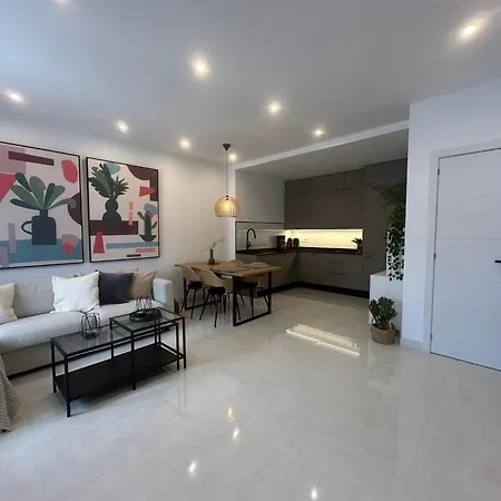 Big Sun Terrace Renovated 2-bedroom Luxury Duplex *